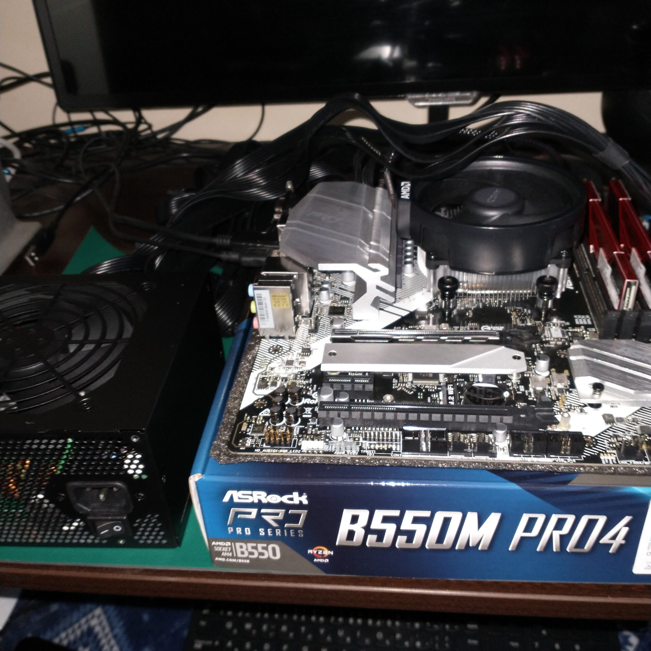 自作PCの動作確認の画像です